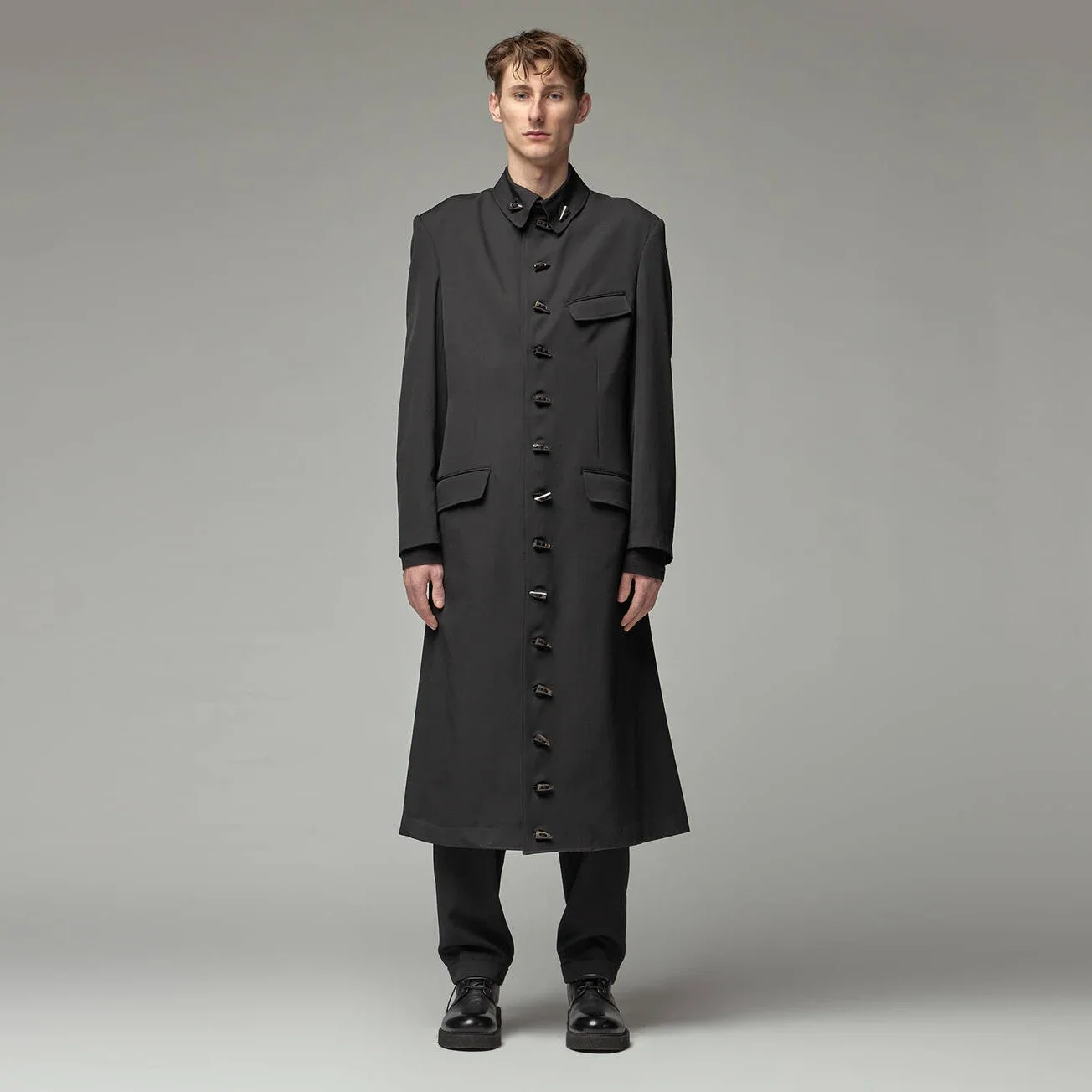 

YOJI OOAK HORN ПАЛЬТО с пряжкой Yoji Ooak пальто с роговой пряжкой