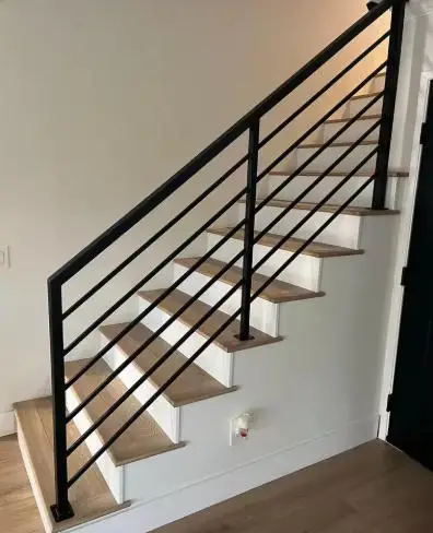 تخصيص درابزين الدرج نموذجي جديد - بسيط وأنيق، سهل التجميع، لون أسود