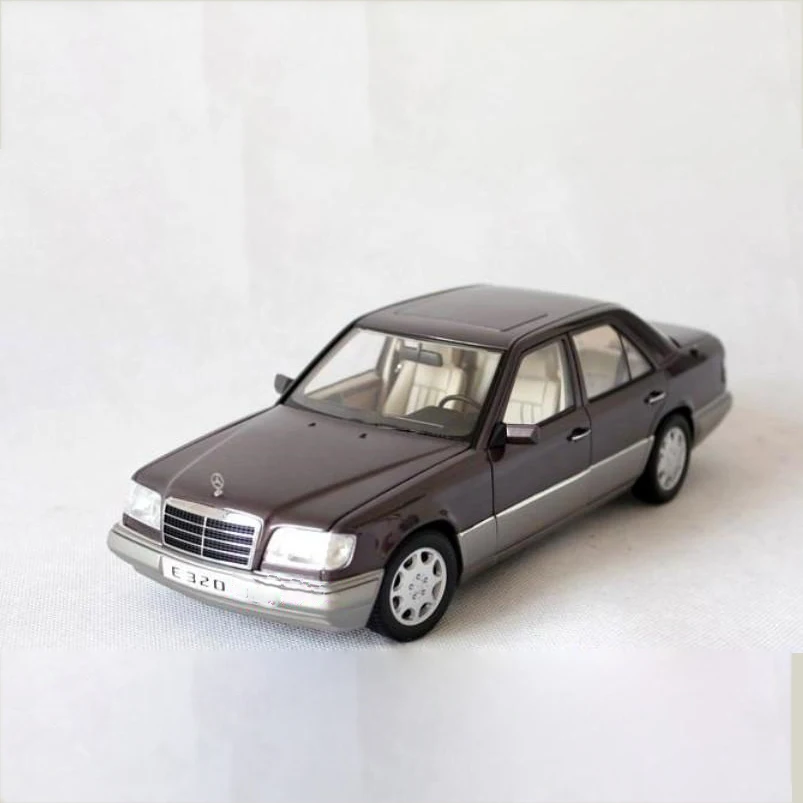 Benz E320 W124 E-klasse 1:18 Scale Alloy Out-of-print Classic High-end Car Model Purple Hobby Collection Gift Souvenir Display