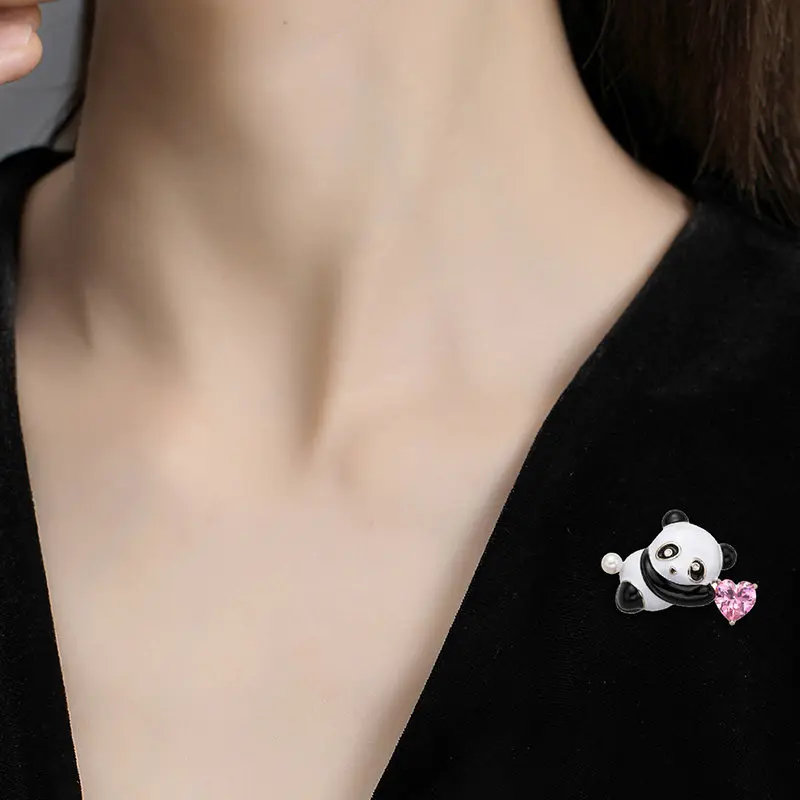 Cute Heart Gesture Panda Brooch Luxury Exquisite Lapel Pin Niche Design Elegant Versatile Brooch Fashion Jewelry Gift for Women