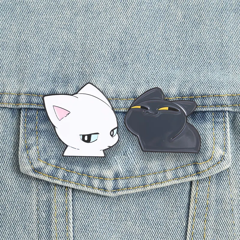Paar-Katzen-Cartoon-Emaille-Pin: Süße schwarz-weiße Katzen-Brosche mit Strabismus & spähendem Blick für Paare, beste Freunde, Taschen- & Reversdekoration, Geschenk – Detail 9