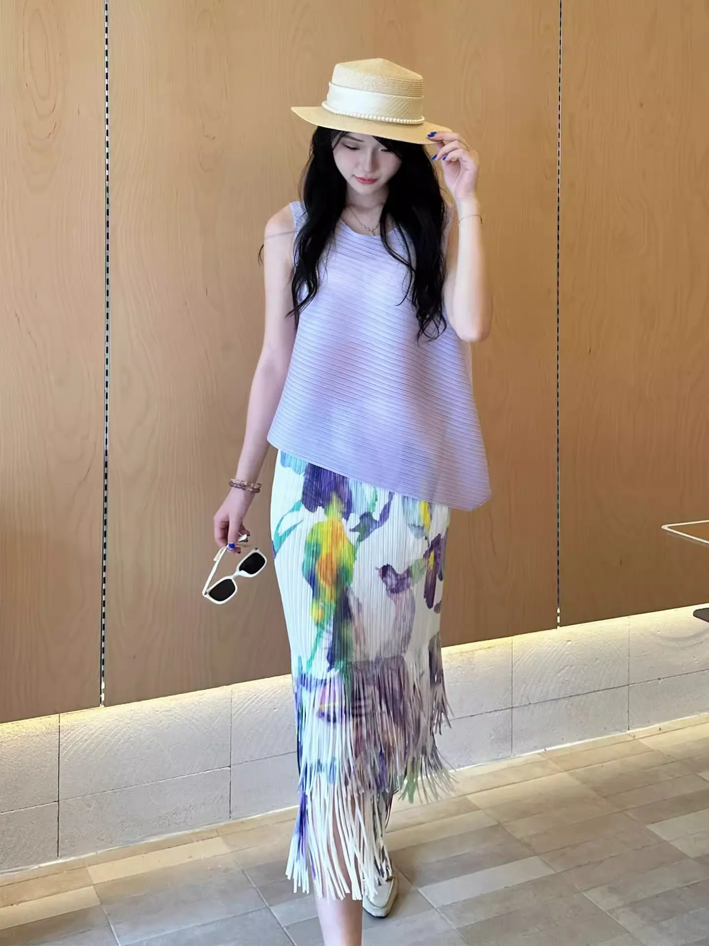 

Slimming Fashionable Summer Outfit Women's Short Sleeve Tunic Top with Fringe Hem And Pleated Skirt in Light Purple