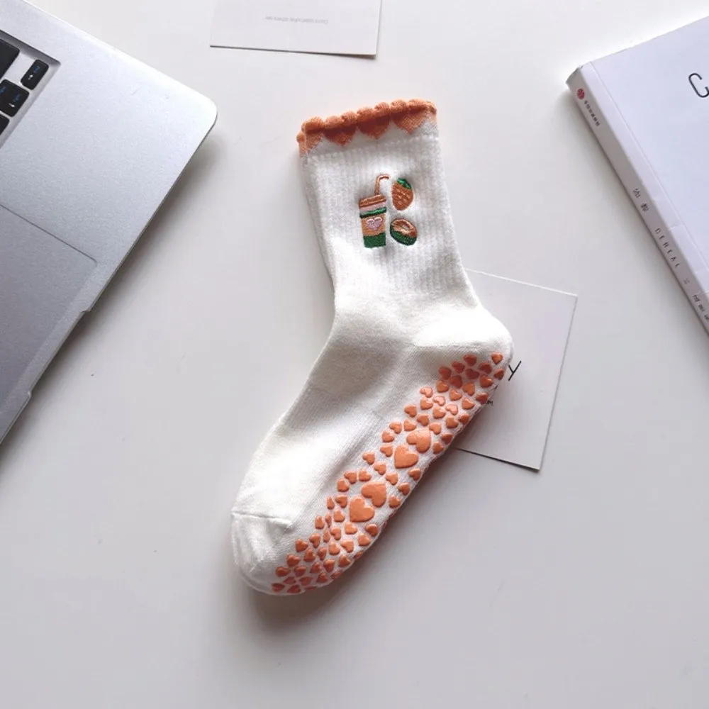 

Trendy Non-Slip Grip Pilates Socks Cotton Harajuku Street Mid Tube Socks Casual Sweat-absorbent Floor Socks for Women