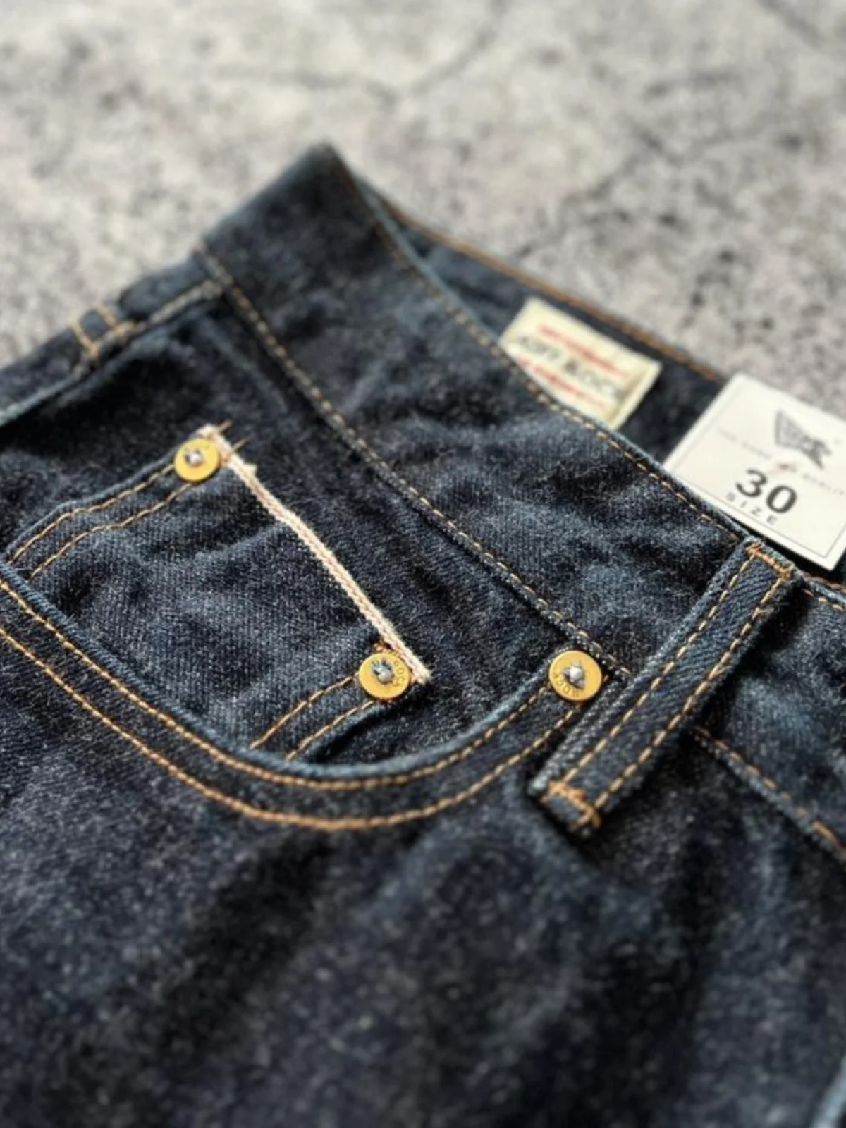 하이 퀄리티 아메리칸 레트로 슬림 스트레이트 데님 청바지, 워싱 사이즈 제거 브러시드 100% 코튼, 레드 셀비지 데님 팬츠