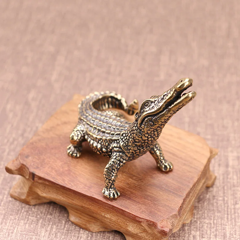 Vintage Copper Crocodile Figurine Incense Holder Classical Miniature Copperware Bronze Animal Statue Ornament Desk Decor Tea Pet