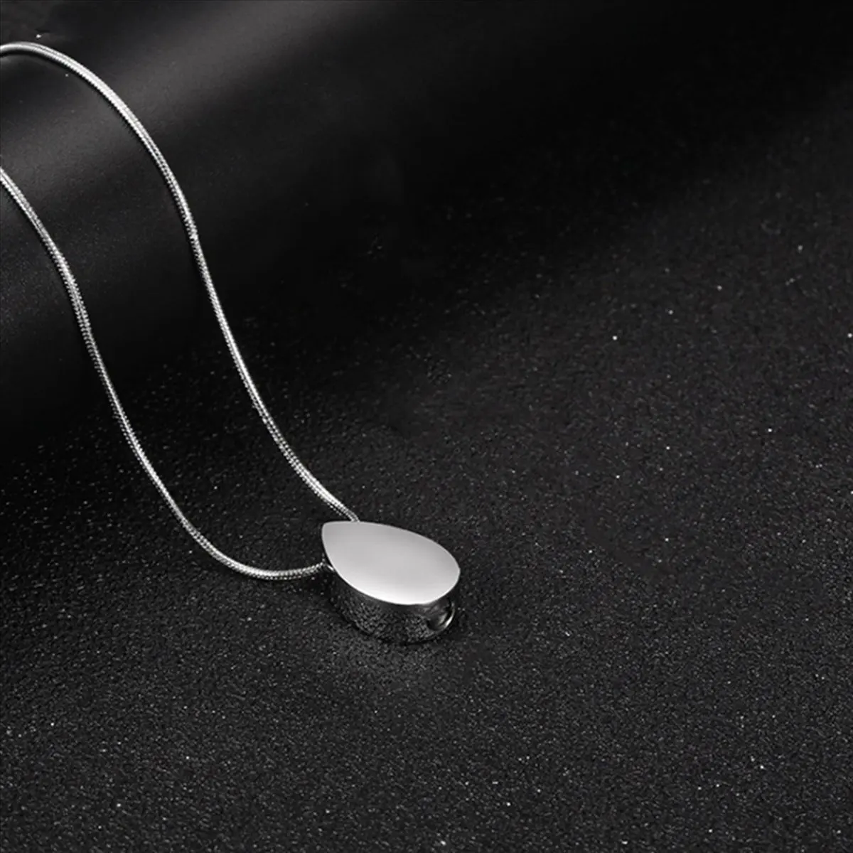 

Carefree- 8X Personalized Teardrop Shape of Waterdrop Cremation Urn Necklace with Fill Kit for Ashes Cremation Jewelry