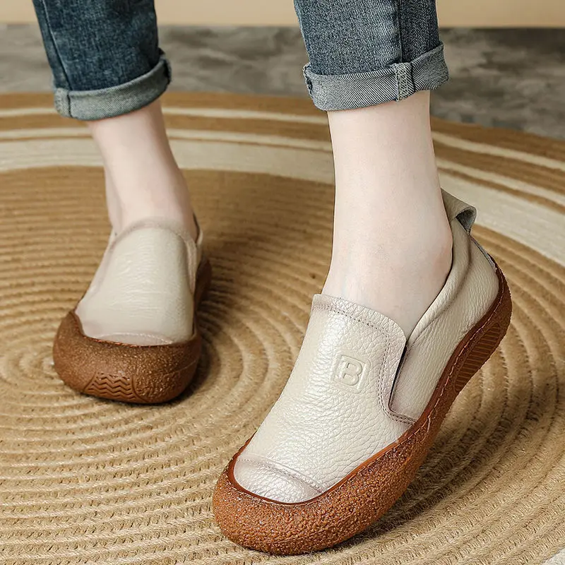 

2024 New calf leather flats woman solid slip on loafers women's soft driver shoes female moccasins ladies casual nurse shoes