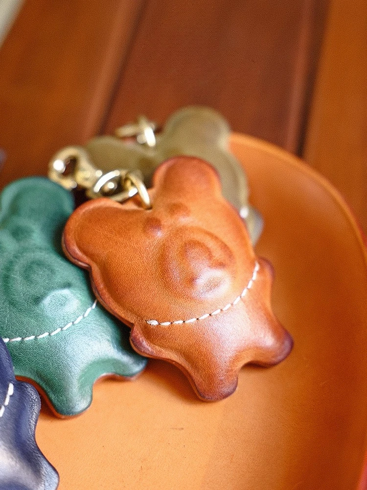 Top layer cowhide bear biscuit pendant leather vintage handmade creative bag cute pendant decoration retro niche beauty gift