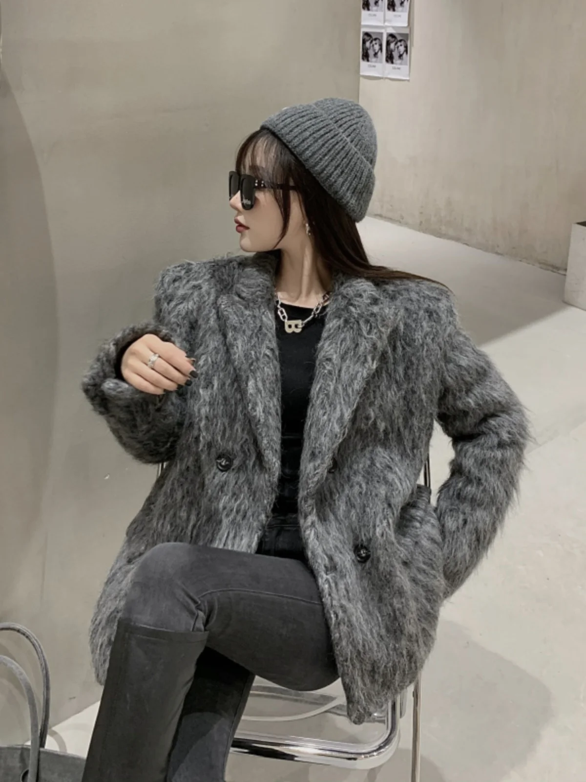 High-End Gray Structured Shoulder Wool Coat Women Autumn Winter Thickened Plush Design Niche Tweed Coat Trendy Female Jacket Top