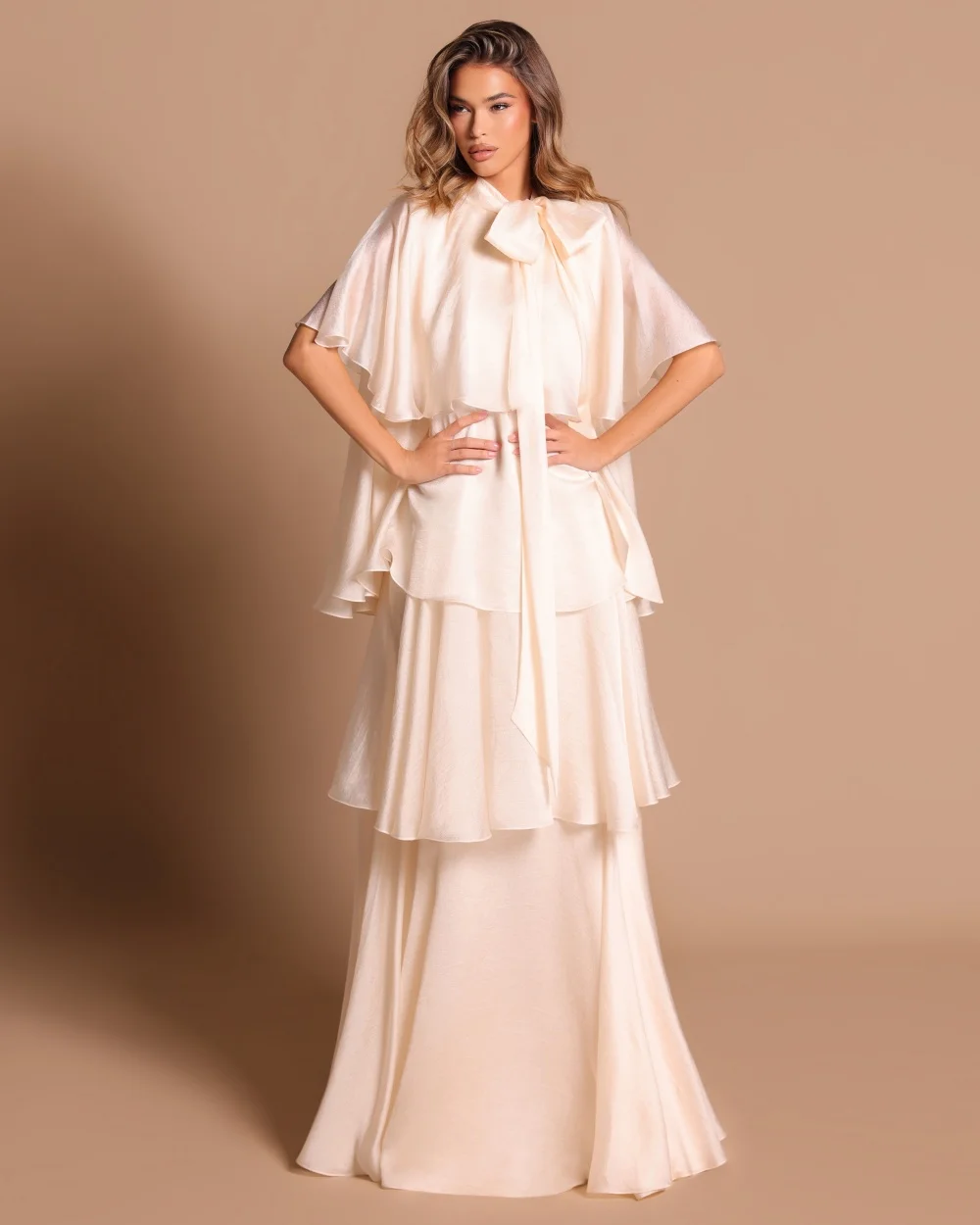 Customized Fashion Women Chiffon Ruched Tiered Straight Evening Dress Modern Style O-Neck Short Sleeves Floor Lenght Party Gowns