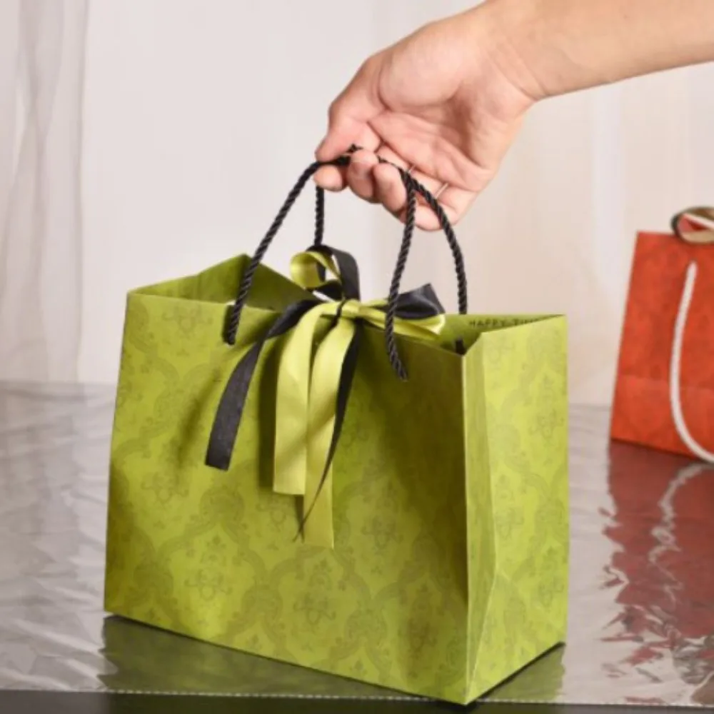 High Quality Shopping Packaging Bag with Long Ribbon Large Capacity White Cardboard Gift Bag Folding Gift Box Flower Packing Box