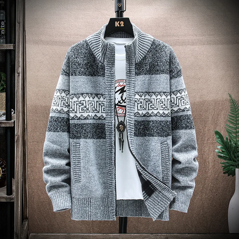 Men's Fashionable Cardigan Jacket with Stock: Loose Casual Knitted Sweater Autumn Winter New Arrival in Korean Style