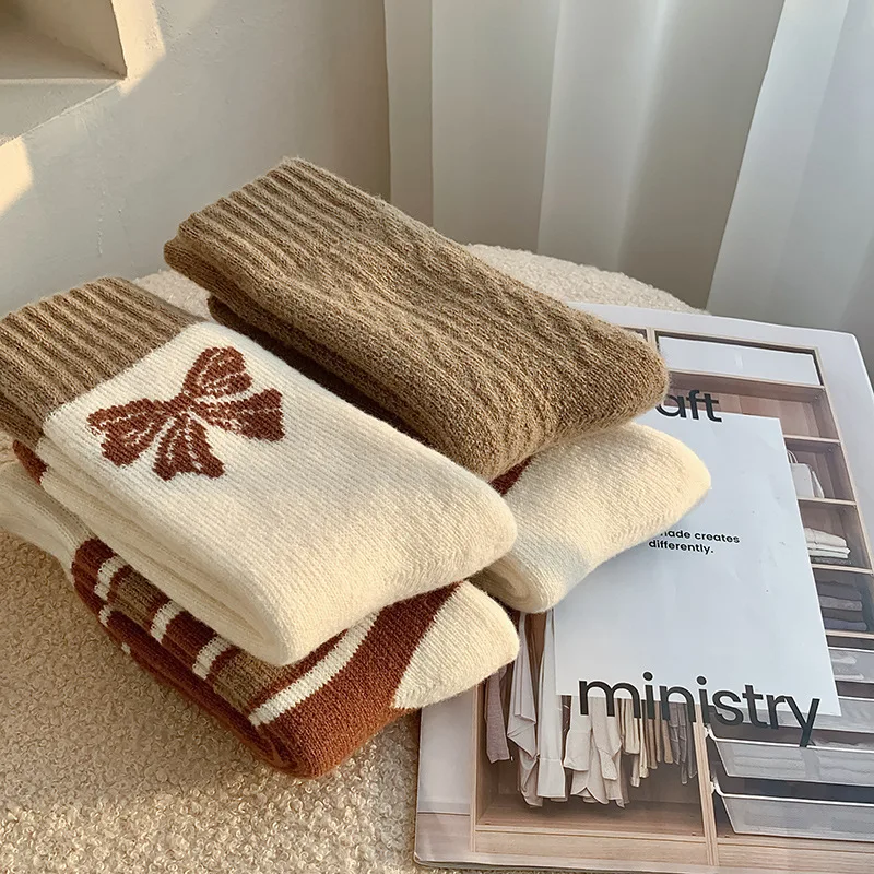 4 Paar Kaschmirsocken für Damen, Herbst und Winter, plus samtverdickte Mittelrohrsocken, warme lange Socken – Detail 7