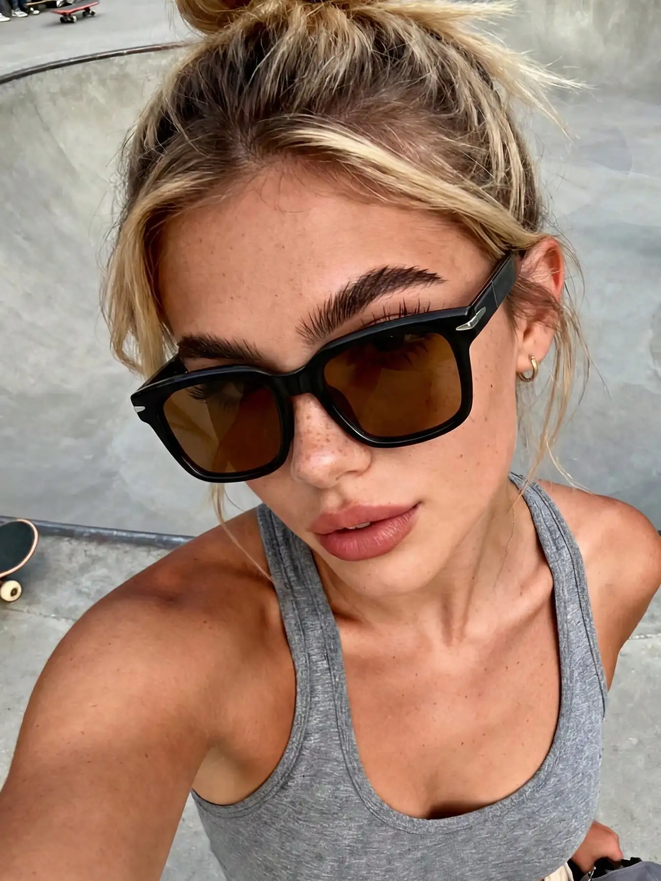 

1pc Retro Hip-Hop Decorative Small Oval Frame Women Fashion Glasses, Minimalist & Versatile Fashion Eyewear