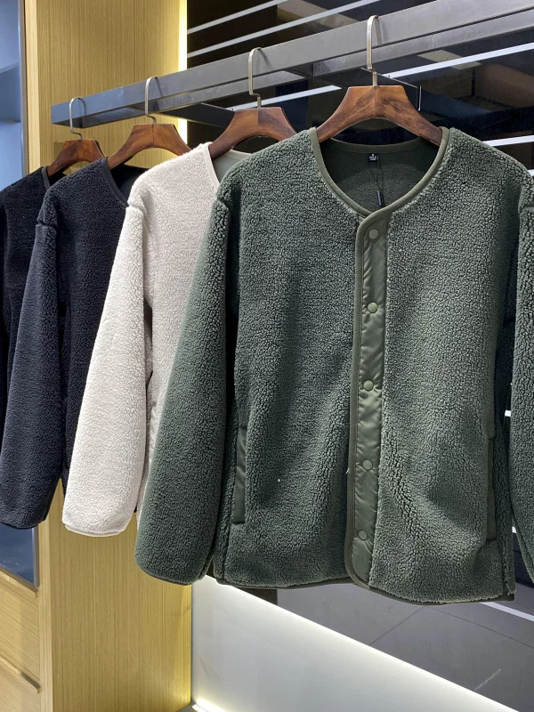 

Men's Faionable Fce Lined Thiened round Ne Jaet Autumn Winter Warm Sli All Match Stand Fit Polyester Fiber