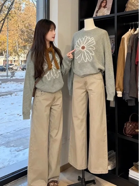 

Retro Korean Sle Women's Loose Fit Soft Sweater round Ne Knit Top with Daisy Embroidery Autumn Winter Versatile Casual Wear