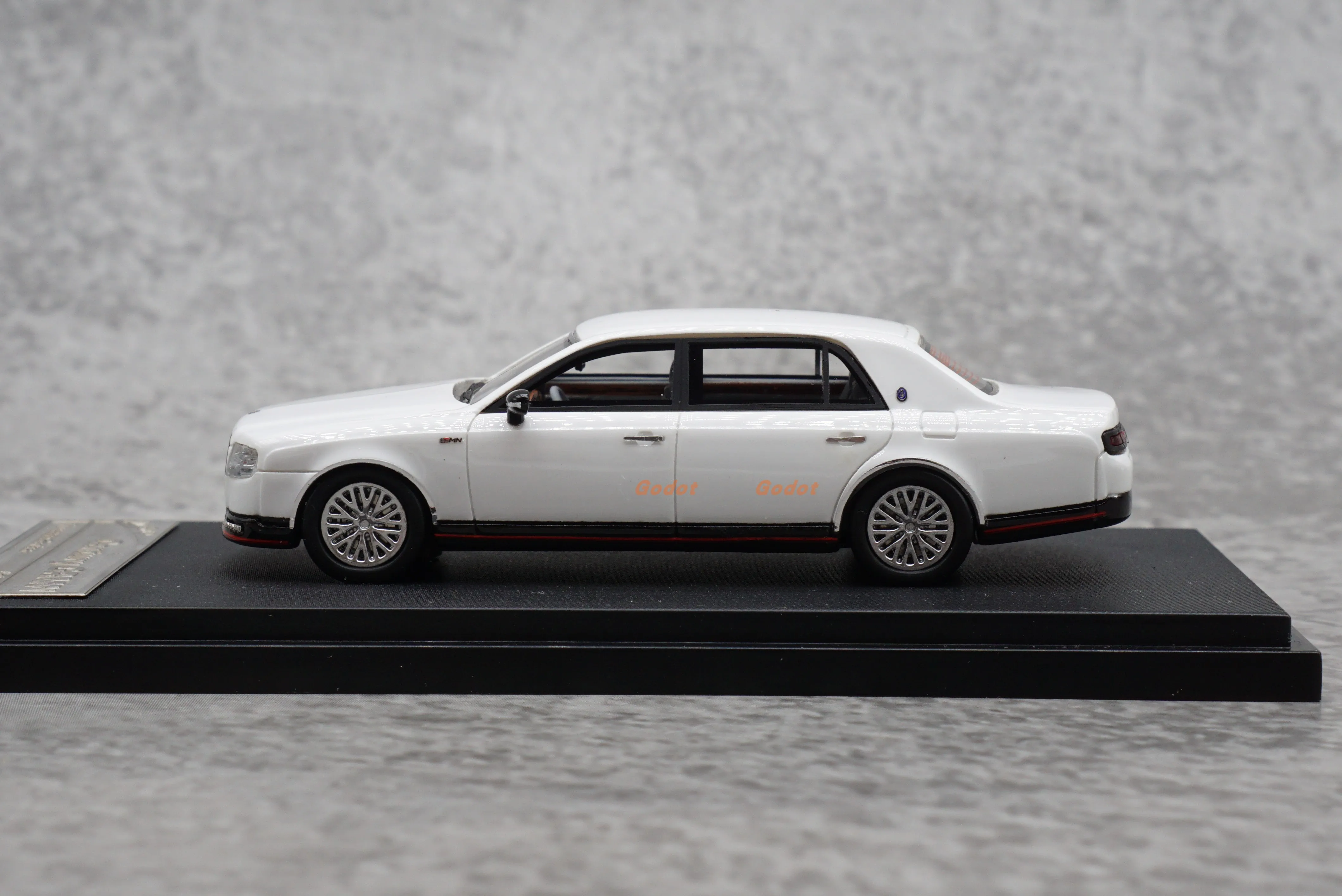 1:64 Stance SH Nuovo giocattolo di decorazione per auto modello in resina Toyota Century di fascia alta