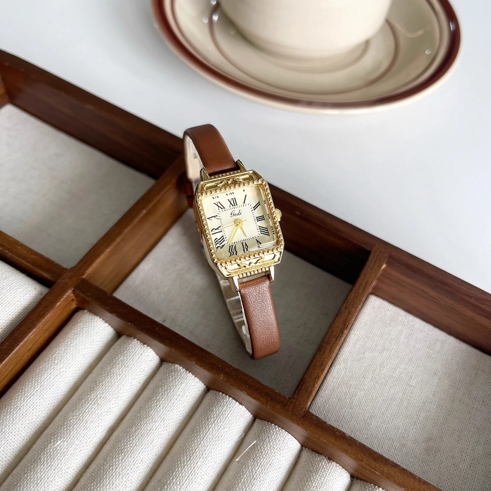 

New Women'S RetroStyle Luxury Watch Small And Exquisite Small Dial High-End Selection Quartz Watch Women'S Gift Women'S Present.