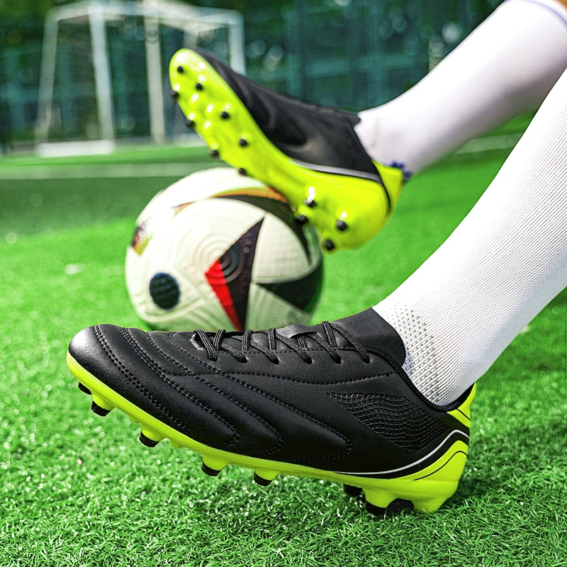 Men Soccer Shoes Breathable Football Boots Futsal Ultralight Professional Training Sneakers Men's Artificial Grass Soccer Cleats