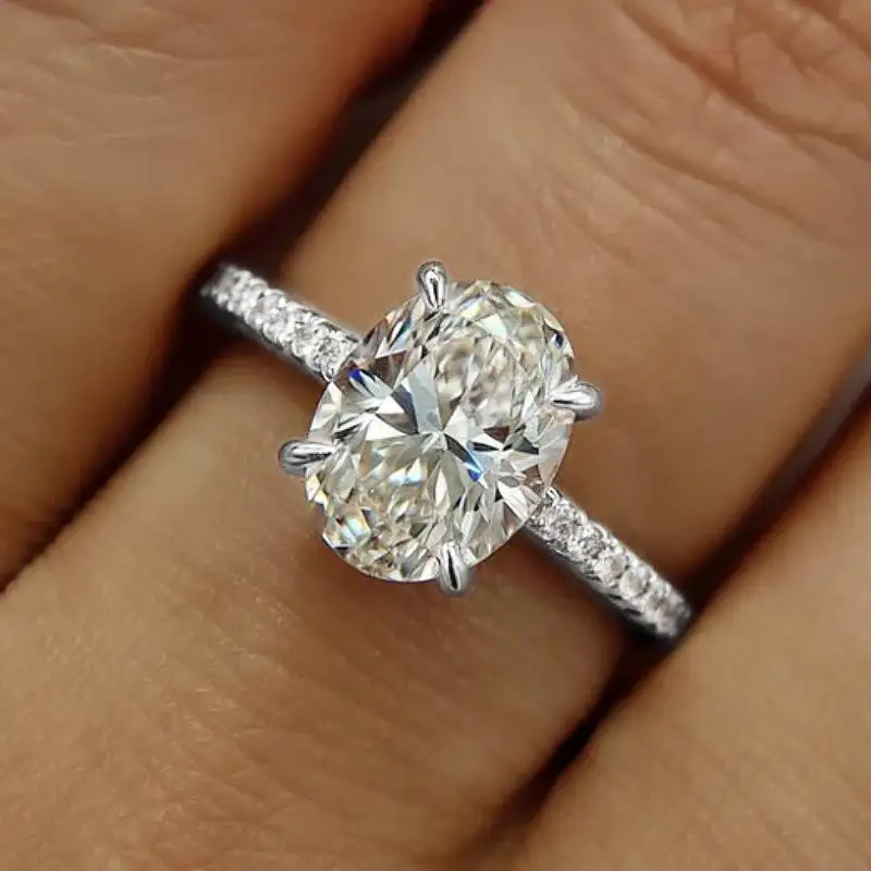 Huitan Klassischer, vielseitiger Damen-Ring mit ovalem, glänzendem CZ-Stein, schlichter Stil, Damen-Hochzeitsaccessoires, silberfarben/goldfarben, Partyschmuck