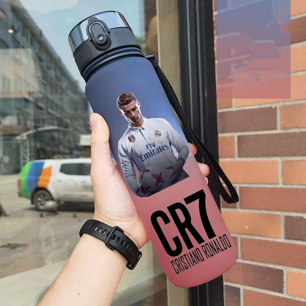Cristiano Ronaldo Sportwasserflasche, auslaufsicher, bunter Plastikbecher, zum Trinken im Freien, für Reisen, tragbar, für Fitness, als Geschenk