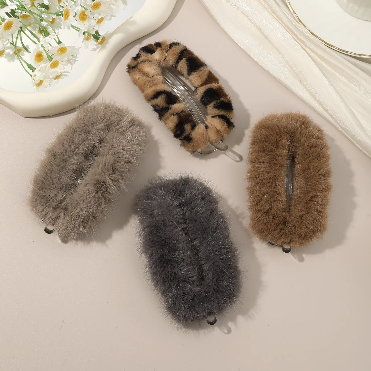 1pc Herfst Winter Nieuwe Harige Banaan Clip Twist Klem Gesp Clips Voor Vrouwen Meisjes Elegante Haarspelden Mode Pluche Haarspeldjes