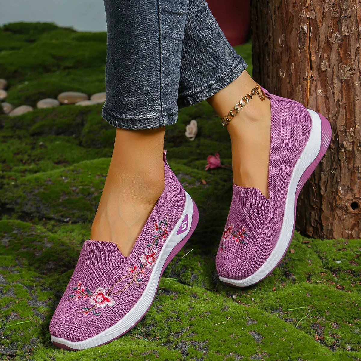 Summer hot selling fly woven breathable flat bottom mom spring summer old Beijing cloth shoes women retro ethnic style embroider