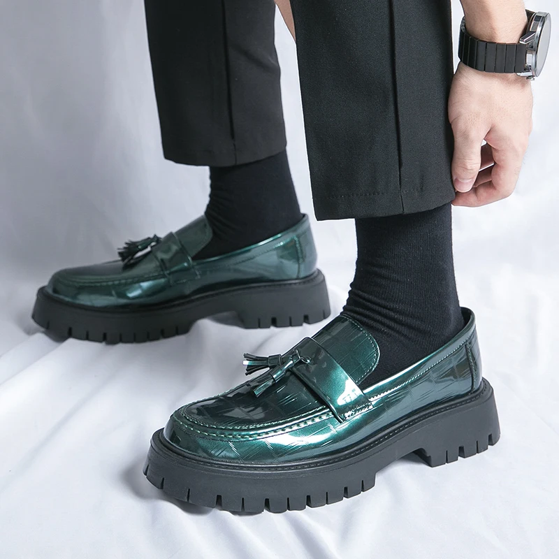 

Brand Thick Bottom Green Outdoor Shoes Outsole Patent Leather Work Shoes Casual Tassel Oxford Shoes Slip On Big Size 38-46