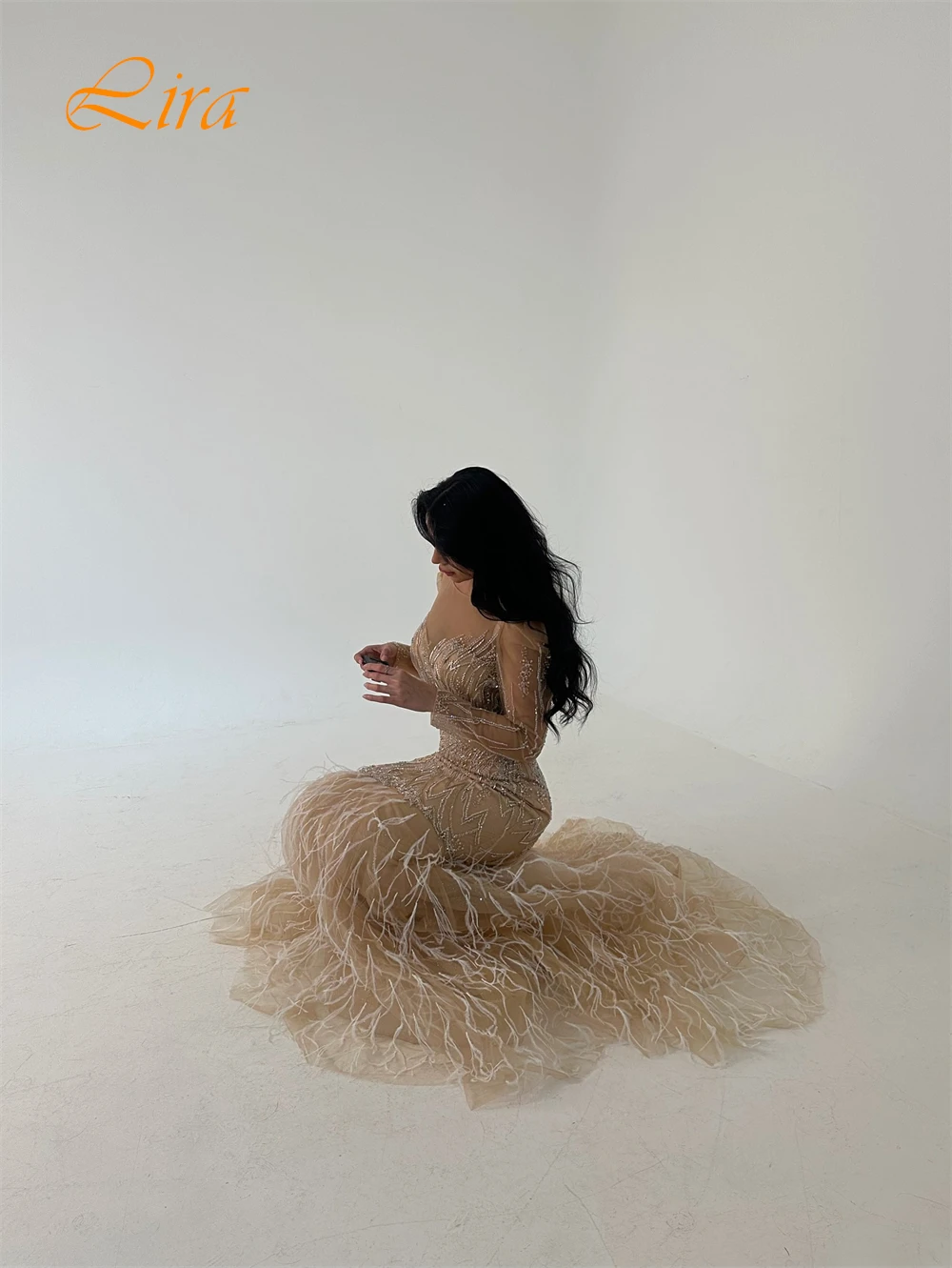 Vestido de noche elegante personalizado con cuello redondo y exquisitos vestidos de cóctel con cola de corte y exquisito vestido de novia de organza