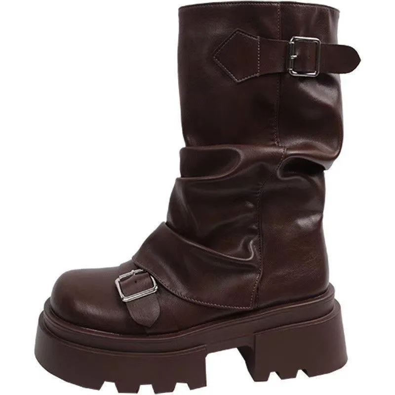 Damen Y2K Slouchy Stiefel bis zum Wadenmitten, runde Zehenpartie, klobige Plateausohle, doppelte Metallschnalle, Stiefel mit plissiertem Schaft aus Kunstleder für Damen – Detail 1