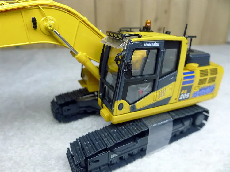 Diecast Alloy 1:50 Scale Komatsu HB205-3 Excavator Cars Model Adult Toy Classic Collection Ornament Souvenir Gift Static Display