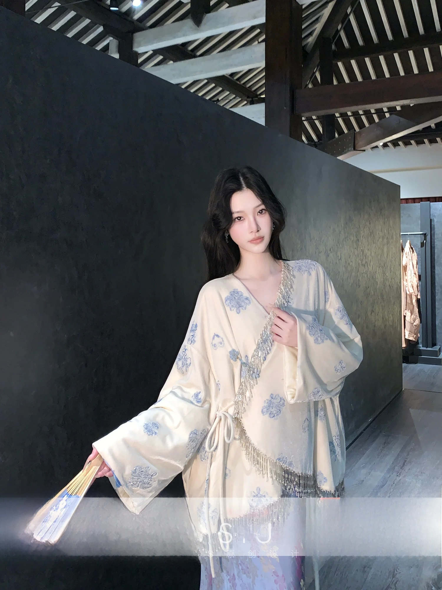 

Новое китайское бархатное пальто с вышивкой и поясом, хлопковое, женское, с бахромой, MOSS STUDIO, с узором «Цветок чая»