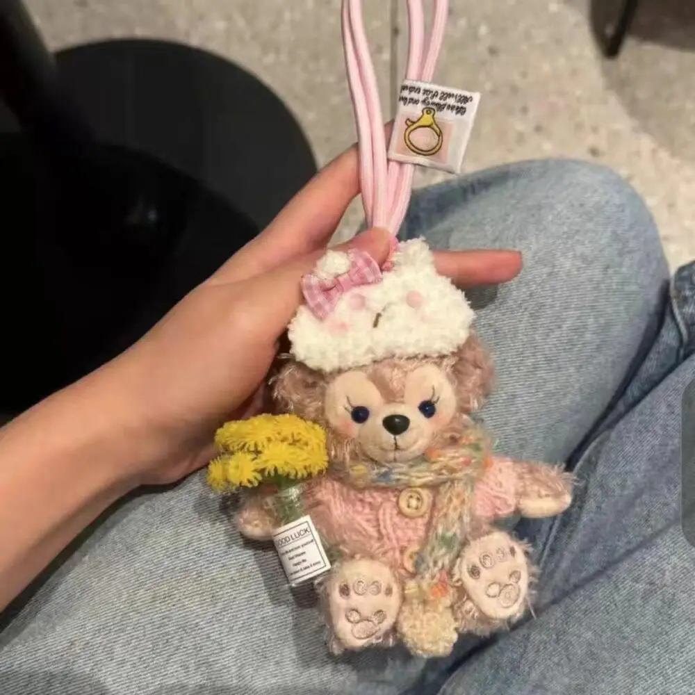 Disney Flower Shelliemay Duffy Sweter Kapelusz Seria Pluszowa Lalka Brelok Ozdoba do Plecaka Zawieszka Zimowi Przyjaciele Prezent na Boże Narodzenie