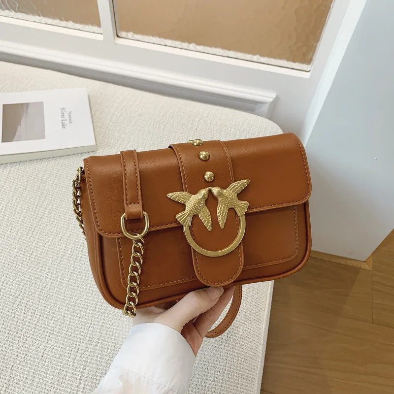 

Женская сумка через плечо нового стиля 2025 года — высококачественная цепочка с заклепками, сумка на одно плечо/через плечо