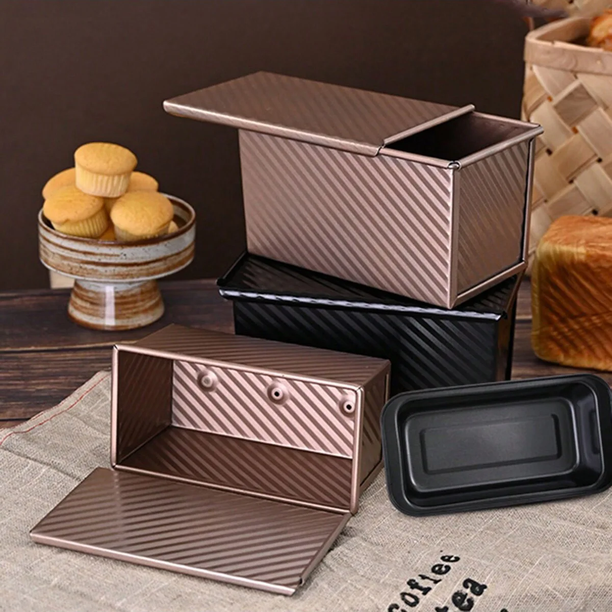 1pc Golden  Loaf Pan with Lid -  Non-Stick, Rust. Perfectly Toasted Bread - Durable.Easy-Clean  Design  Baking Mold for Oven Use