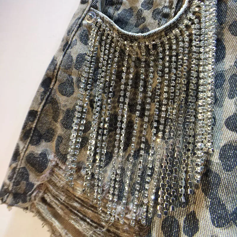 2025 여름 신상 헤비 인더스트리 태슬 다이아몬드 체인 하이웨이스트 슬림 레오파드 프린트 데미지 데님 숏팬츠 여성 스트릿 핫팬츠