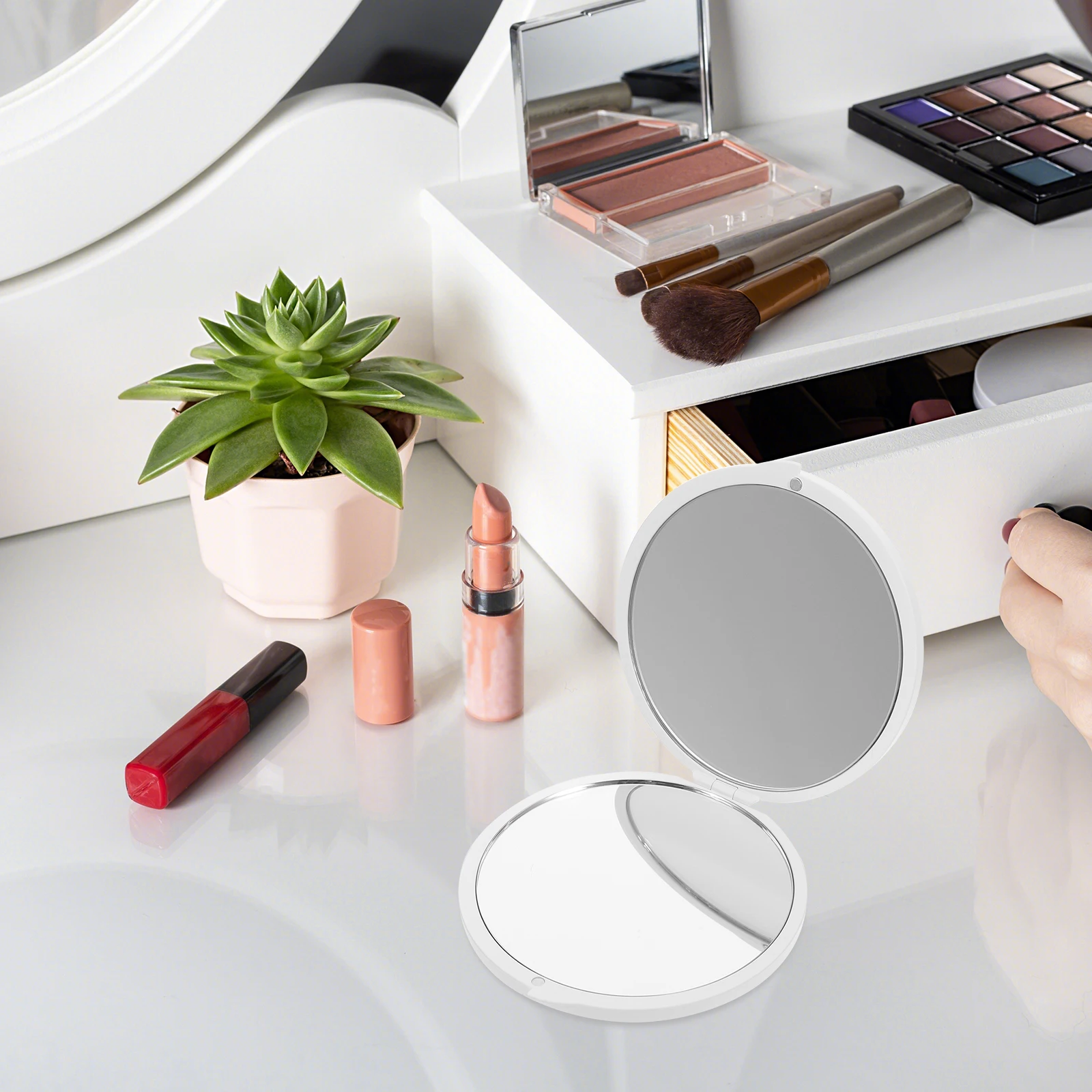 กระจกพกพาแบบพับได้ กระจกมือขนาดเล็กกะทัดรัดพร้อมแว่นขยายสำหรับผู้หญิง ใช้สำหรับการเดินทางกลางแจ้ง แต่งหน้า ดีไซน์พกพาสะดวก กระจกส่วนตัว