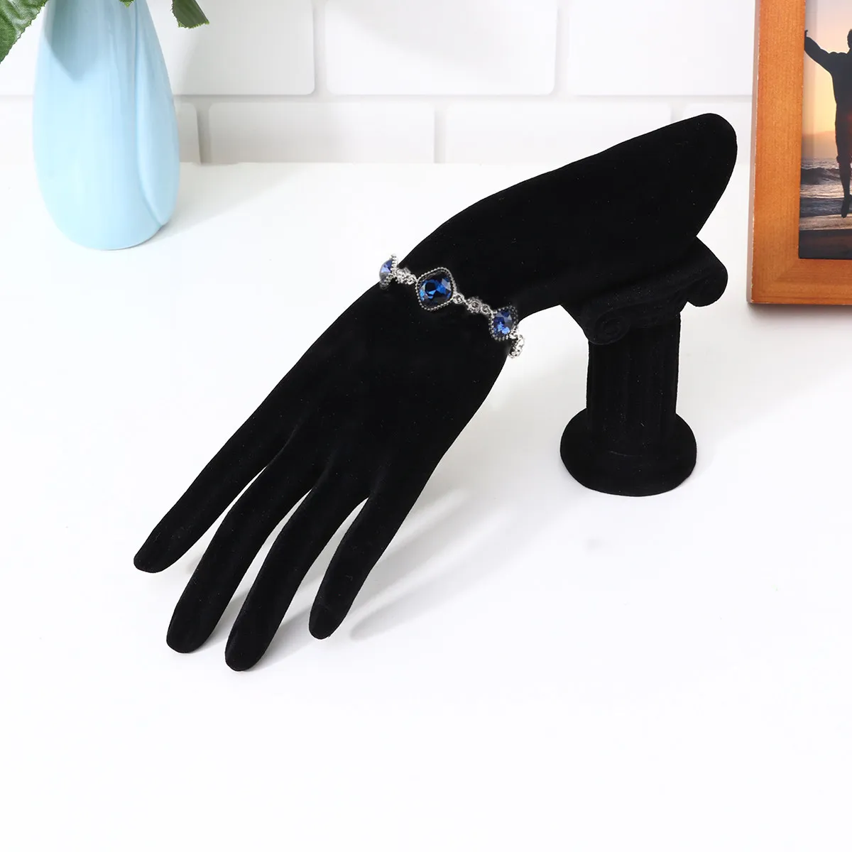 Jewelry Display Rack Resin Hand Shape Stand for Bracelets Bangle Watch Rings Necklace Organizer Desktop Shop Home Use Black