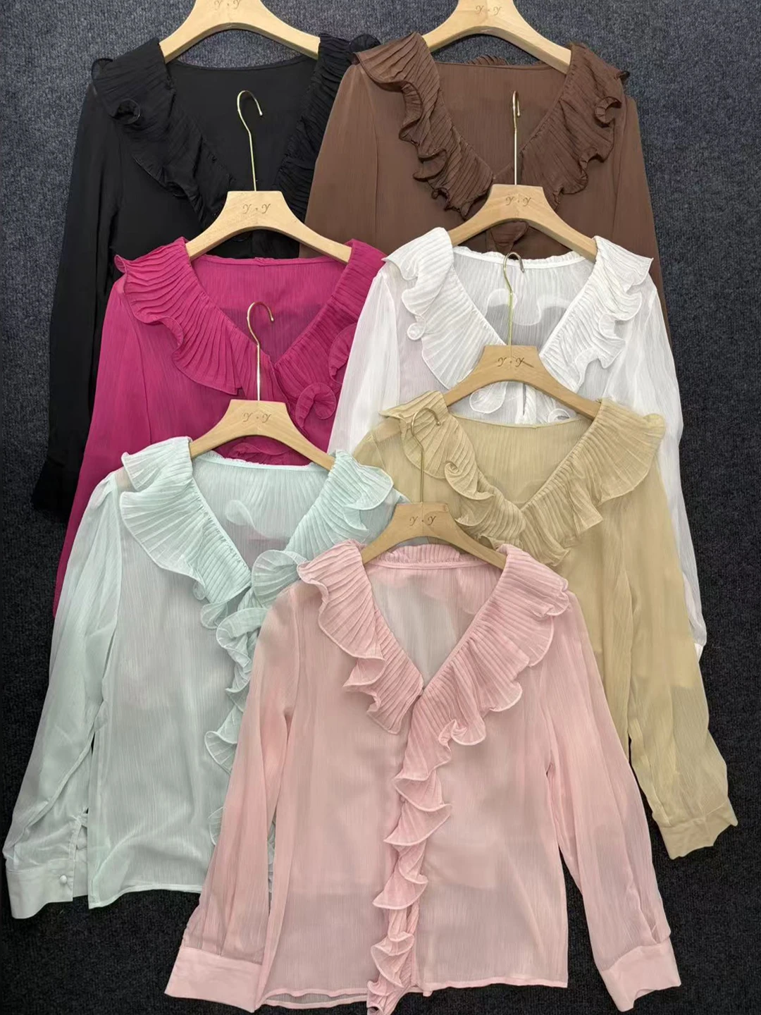 

Early Spring Faionable Luxury V-ne Lace Trim Age-defng irt French Sle Loose Fit Long Sve Color Casual Top