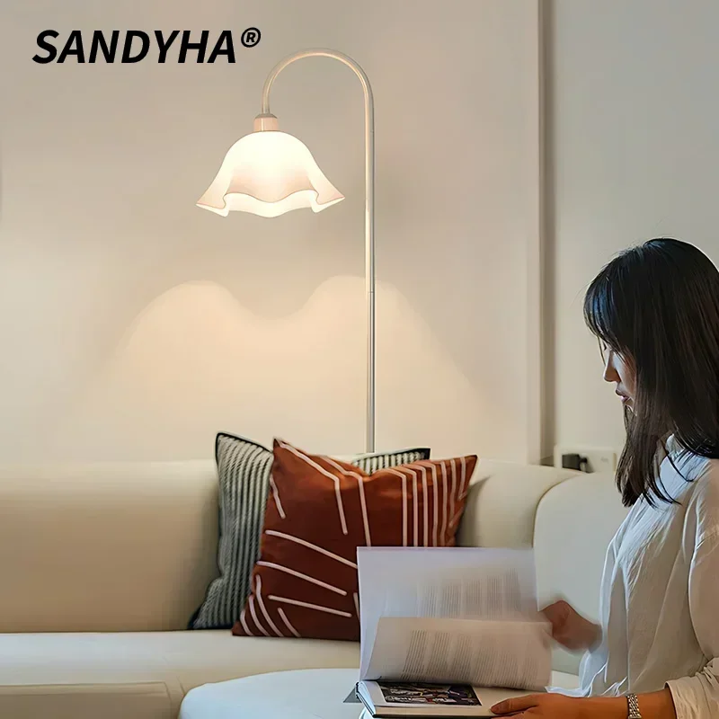 

SANDYHA Cream Wind Floor Light Modern Simple Creative Flower Bedroom Bedhead Parlor Sofa Standing Floor Lamp Decorative Lighting