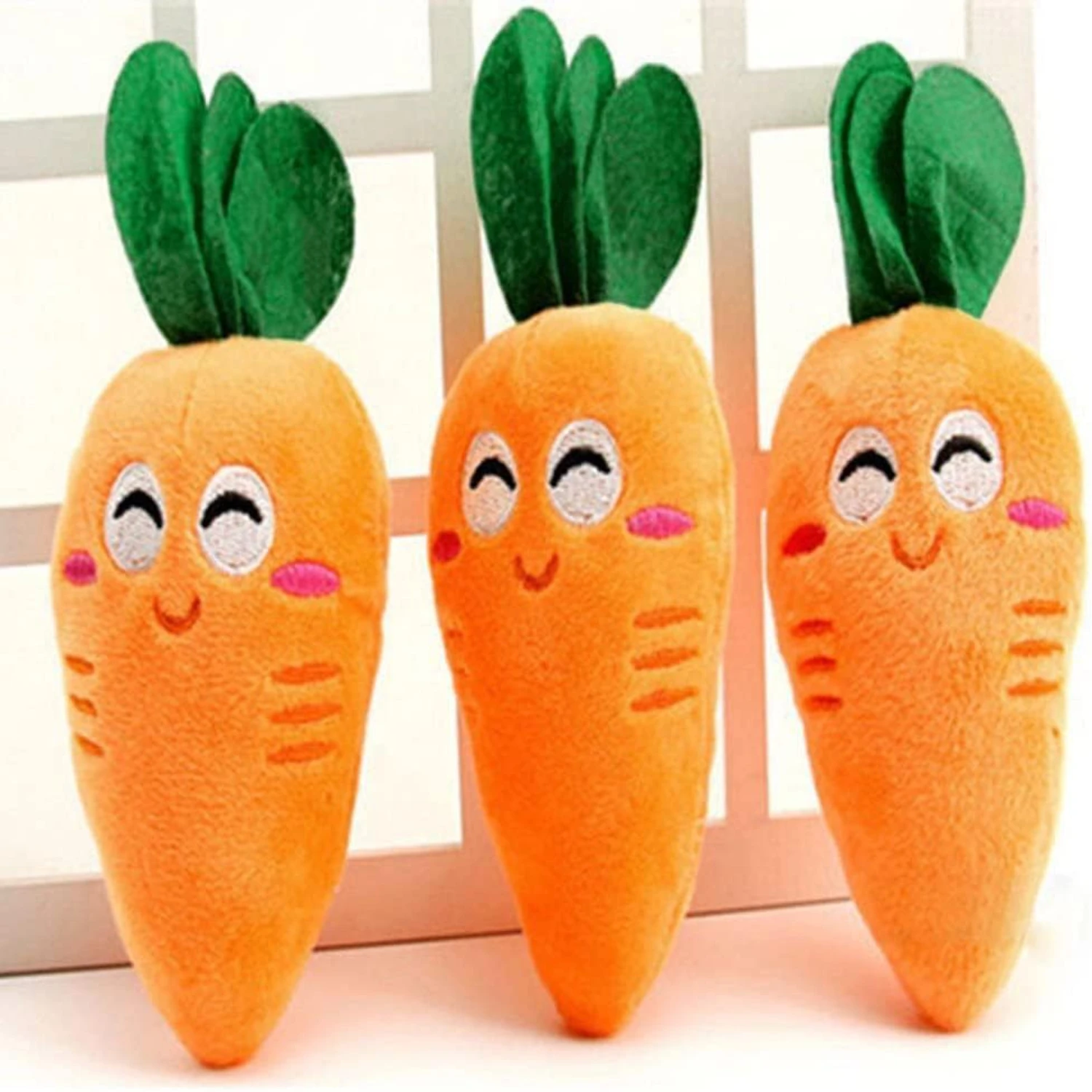 Ideal addition to puppy supplies, this soft and cute carrot-shaped plush interactive squeak toy is perfect for dogs and cats. Bo