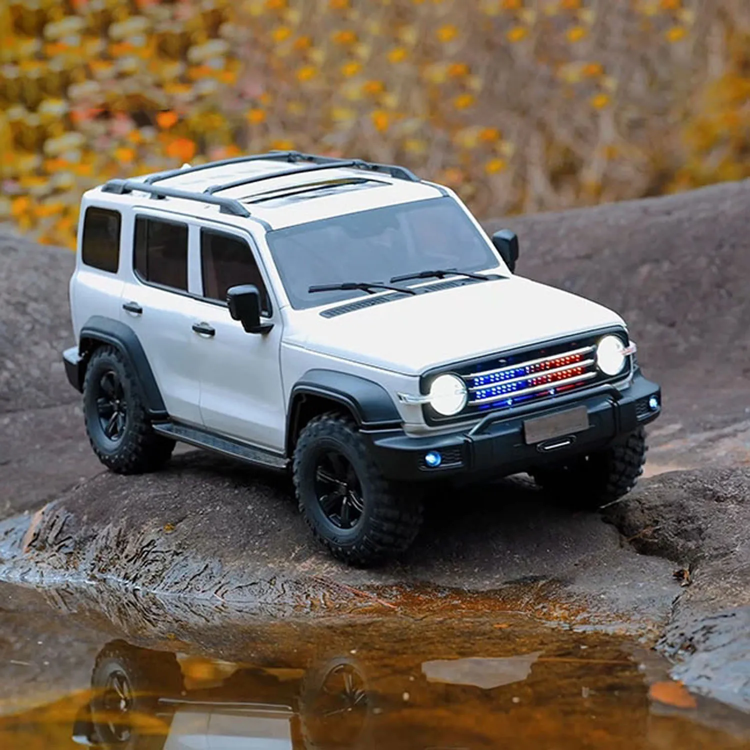 

Traction Hobby 1/8 Tank300 RC Off Road Car 4WD Remote Control Climbing Vehicle 880 Axel Lock Independent Front Suspension Light