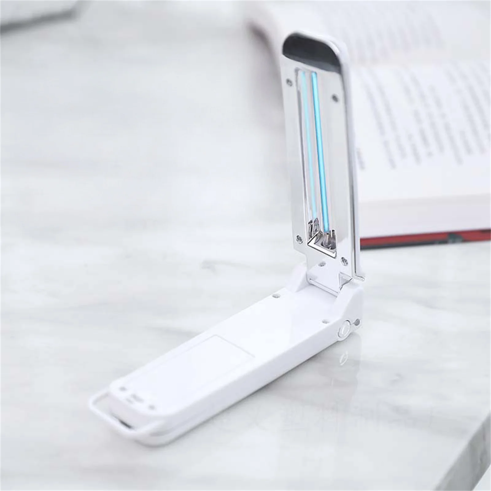 portable-uv-c-sterilizer-handheld-foldable-design-suitable-for-home-travel-office-use