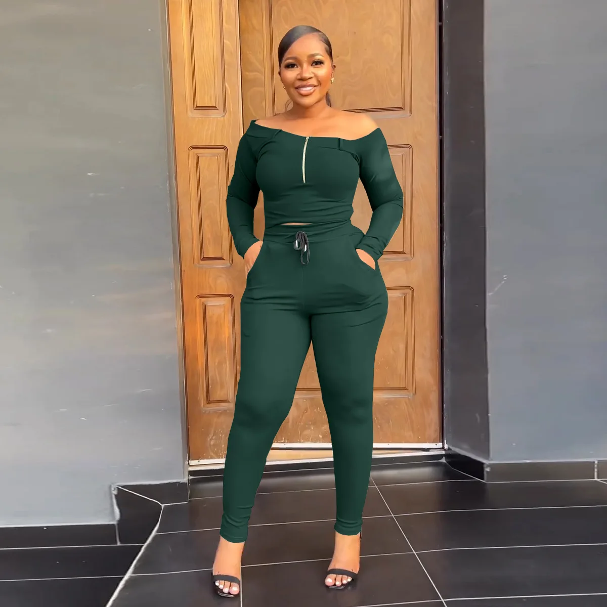 

Модный женский костюм, Осенний укороченный топ с длинным рукавом и открытыми плечами и облегающие брюки с высокой талией, Женский повседневный комплект из 2 предметов