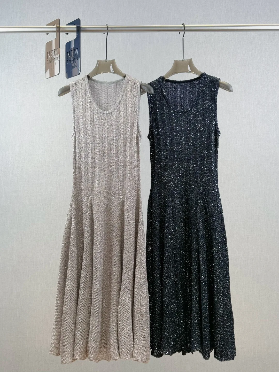 فستان محبوك جديد لربيع وصيف 2025 برقبة دائرية بدون أكمام، صدرية مطرزة، فستان على شكل حرف A بخصر مشدود #5