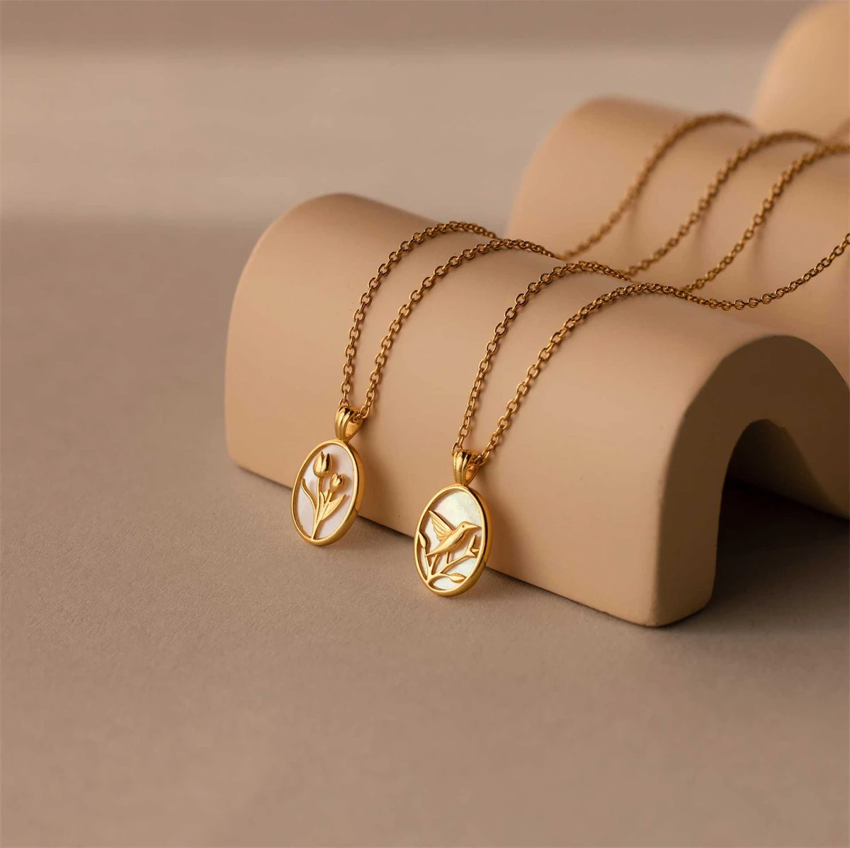 

Pearl tulip new retro fashion simple personality niche accessory necklace women gold-plated color preservation