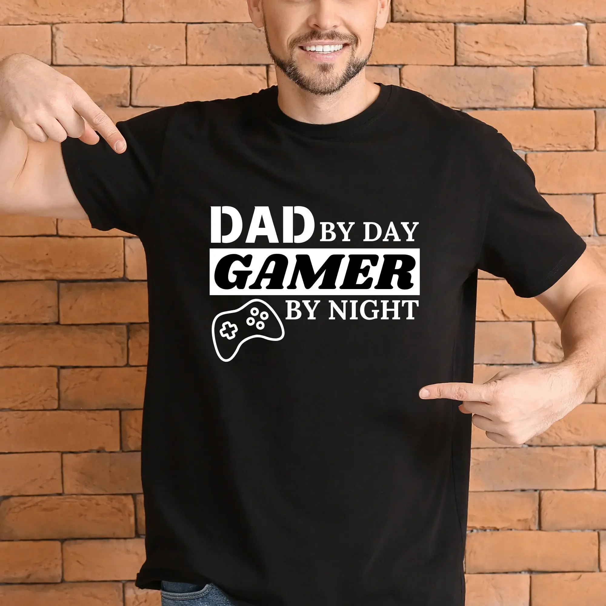 Dad By Day GAMER NIGHT Herren-T-Shirt mit lustigem Motiv, Herren-T-Shirt „Gaming Level Unlocked Retro“.