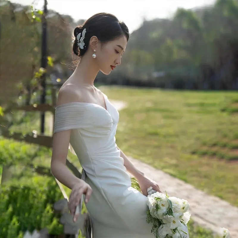 Korean-Style off-Shoulder Light Wedding Dress Simple Mori Style Fishtail Satin Outdoor Welcome Yarn White Backless Small Tail