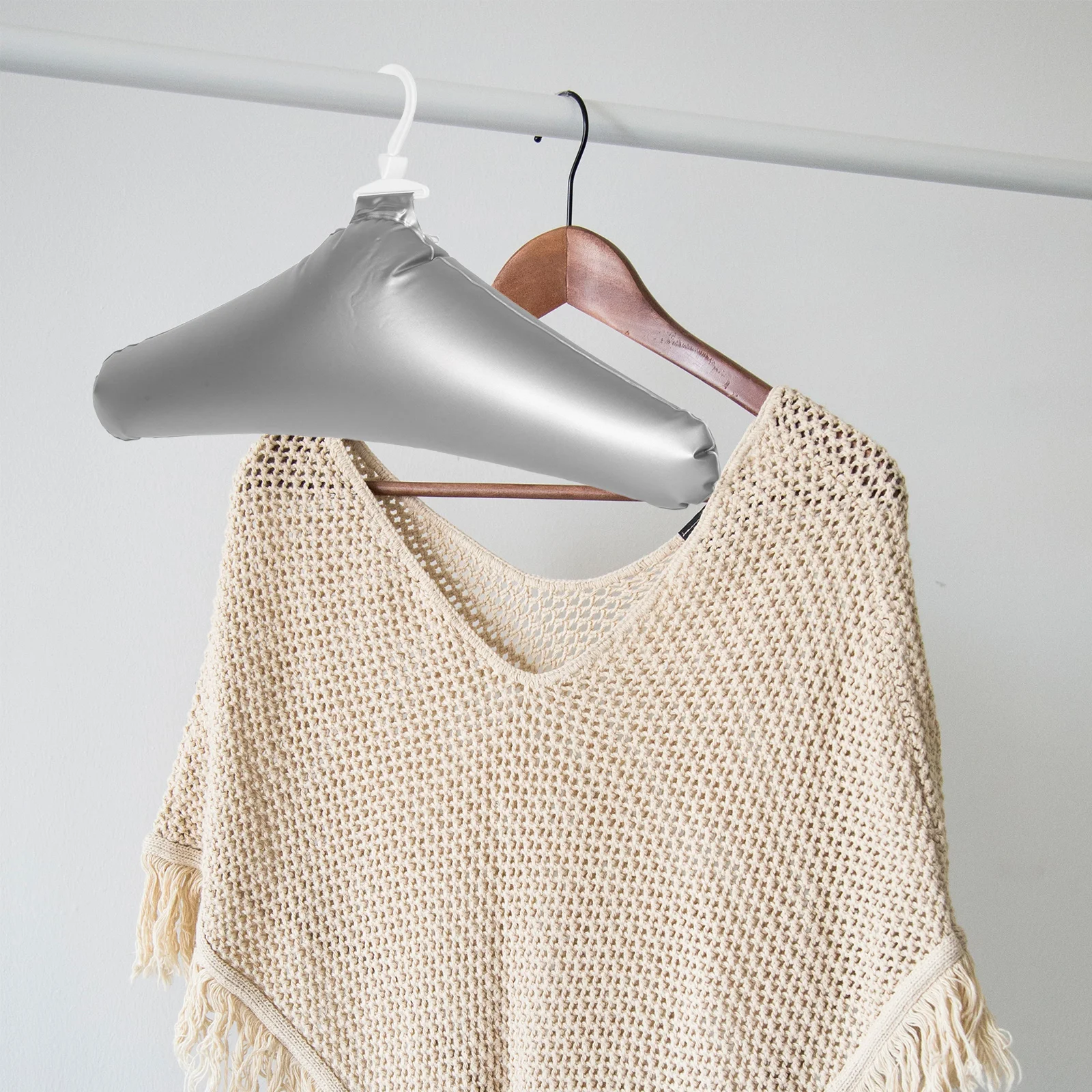 

3Pcs Inflatable Hanger for Clothes Lightweight Space Saving Multifunctional Folding Hanger Ideal for Travel Outdoor Garment