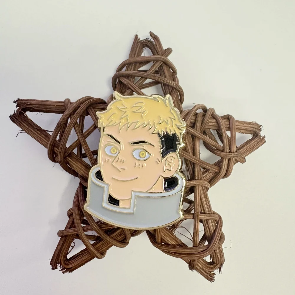 

Japanese manga animation Delicious in Dungeon metal pins protagonist Leos armor neck guard backpack hat lapel brooch accessories